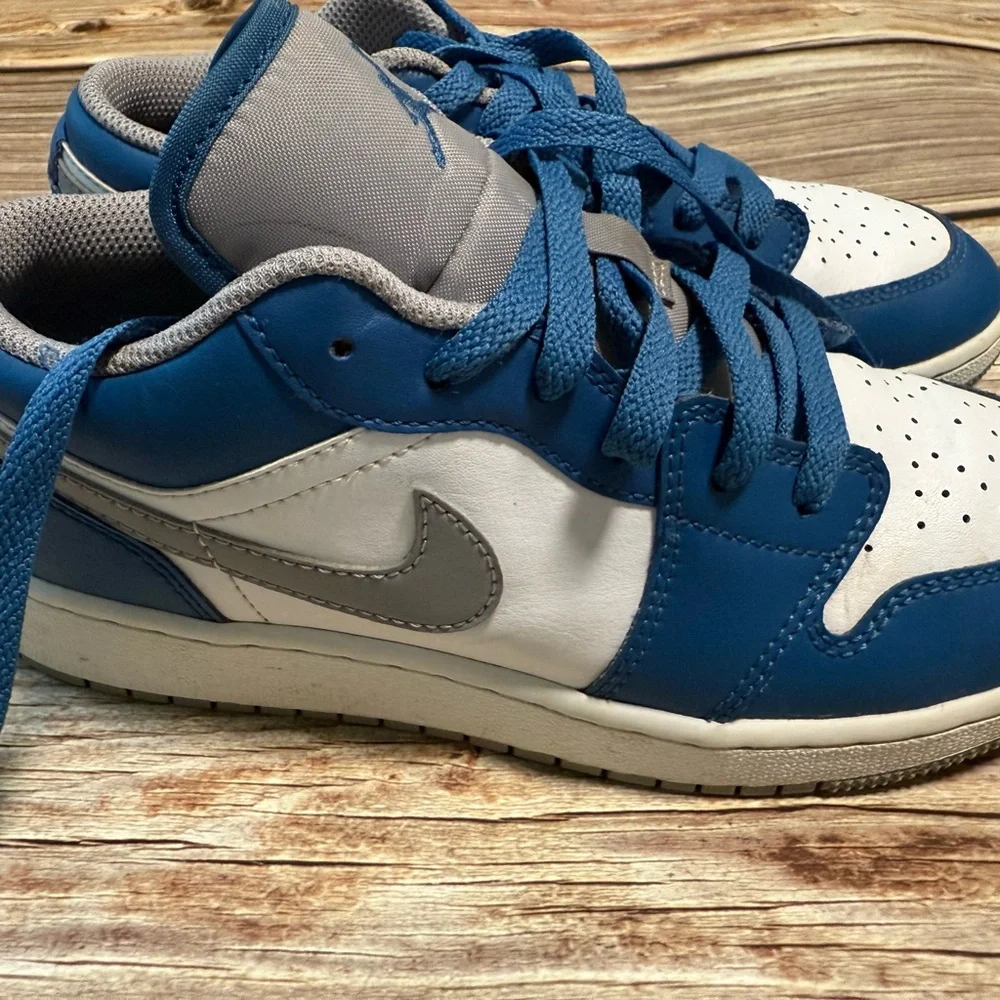Nike Air Jordan 1 Low True Blue Cement Grey- Size 5Y - Picture 2 of 6